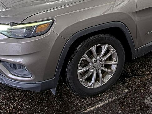 Used 2019 Jeep Cherokee Latitude w/ Popular Appearance Group FWD image 21
