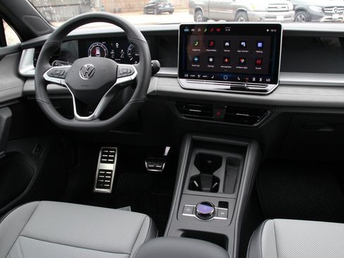 New 2026 Volkswagen Tiguan SE R-Line FWD image 21