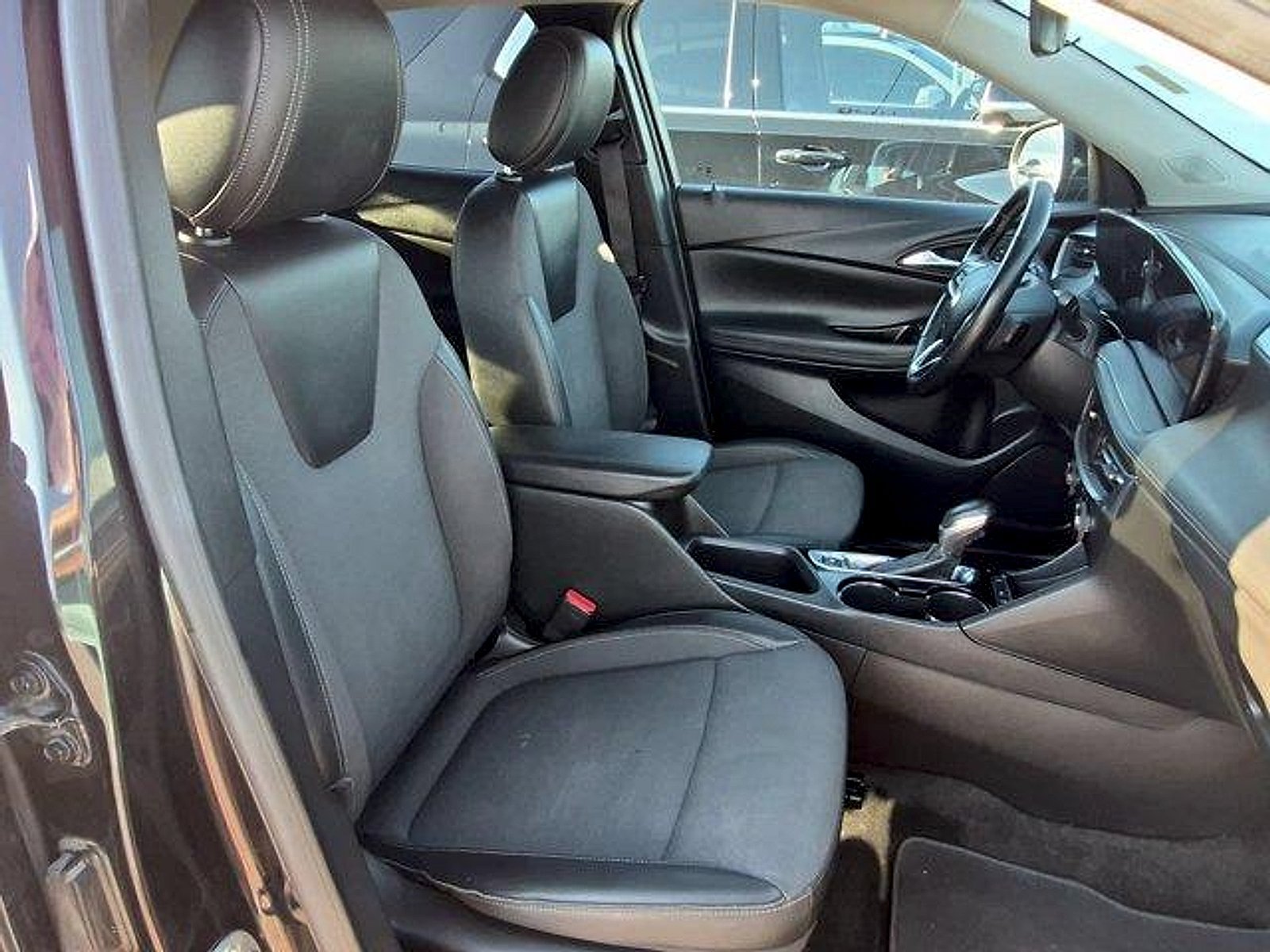 Used 2024 Buick Encore GX Preferred w/ Comfort Package FWD image 25