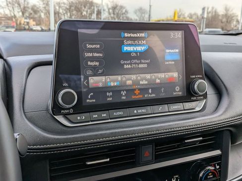 Used 2025 Nissan Rogue SV w/ SV Premium Package image 14