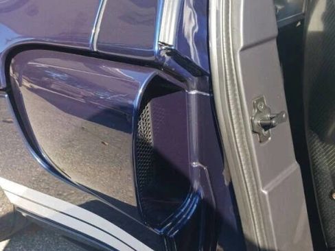 Used 2005 Ford GT RWD image 10