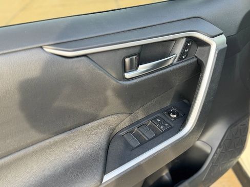 Used 2021 Toyota RAV4 XLE Premium image 13
