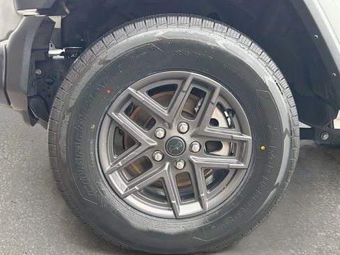 Used 2024 Jeep Wrangler Sport S image 41