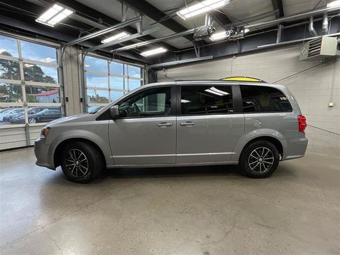 Used 2018 Dodge Grand Caravan GT FWD image 2