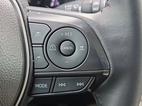 Used 2024 Toyota Corolla Cross XLE image 22