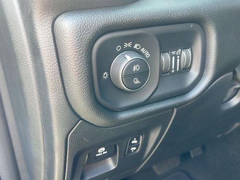 Used 2023 RAM 1500 Laramie AWD/4WD image 16