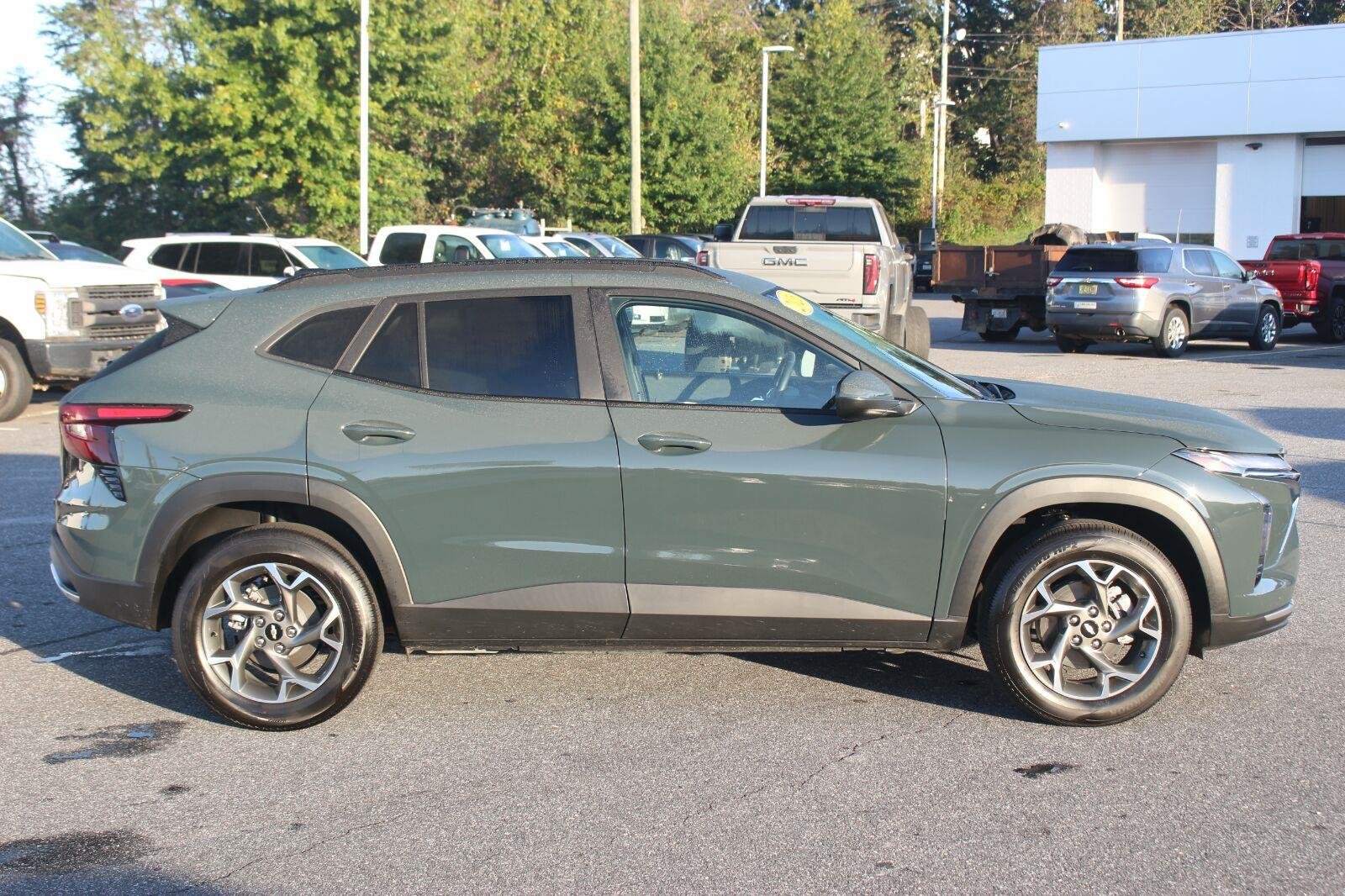 Used 2026 Chevrolet Trax LT w/ Driver Confidence Package FWD image 8