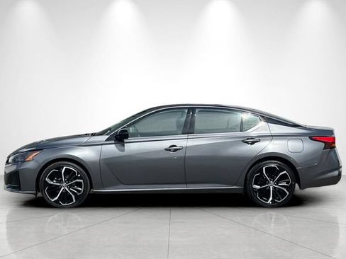 Used 2024 Nissan Altima 2.5 SR FWD image 7