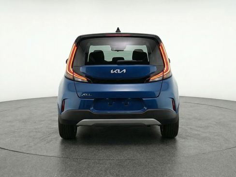 Used 2025 Kia Soul LX w/ LX Technology Package FWD image 7