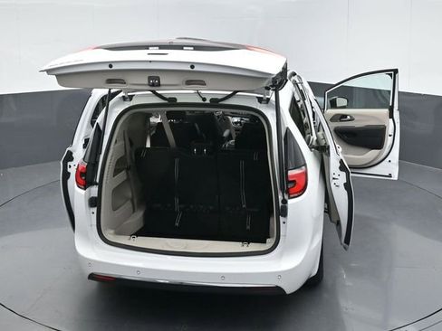 Used 2024 Chrysler Pacifica Touring-L FWD image 56
