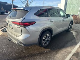 Used 2023 Toyota Highlander XLE video 2