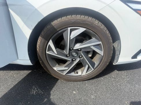 Used 2024 Hyundai Elantra SEL w/ Convenience Package FWD image 48