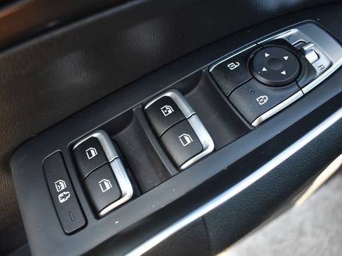 Certified 2023 Kia Sorento LX FWD image 18