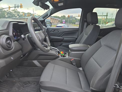 Used 2023 Chevrolet Colorado Trail Boss w/ LPO, Dark Essentials Package AWD/4WD image 13