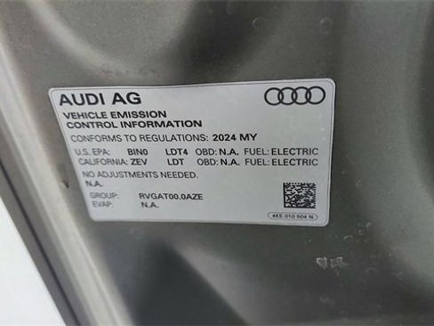 Used 2024 Audi Q8 e-tron Premium image 63
