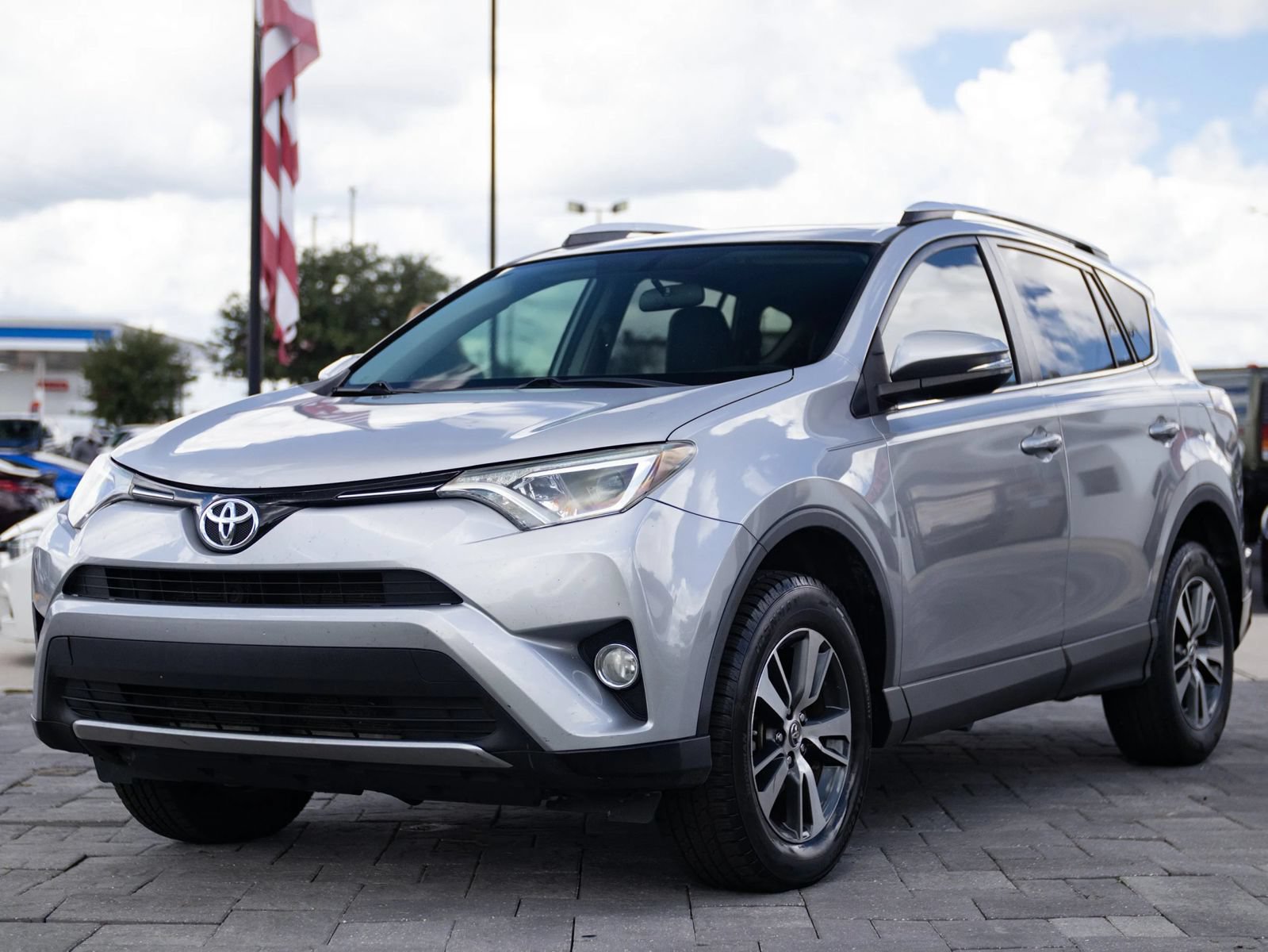 Used 2016 Toyota RAV4 XLE FWD image 6