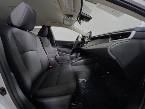 Used 2025 Toyota Corolla LE image 31