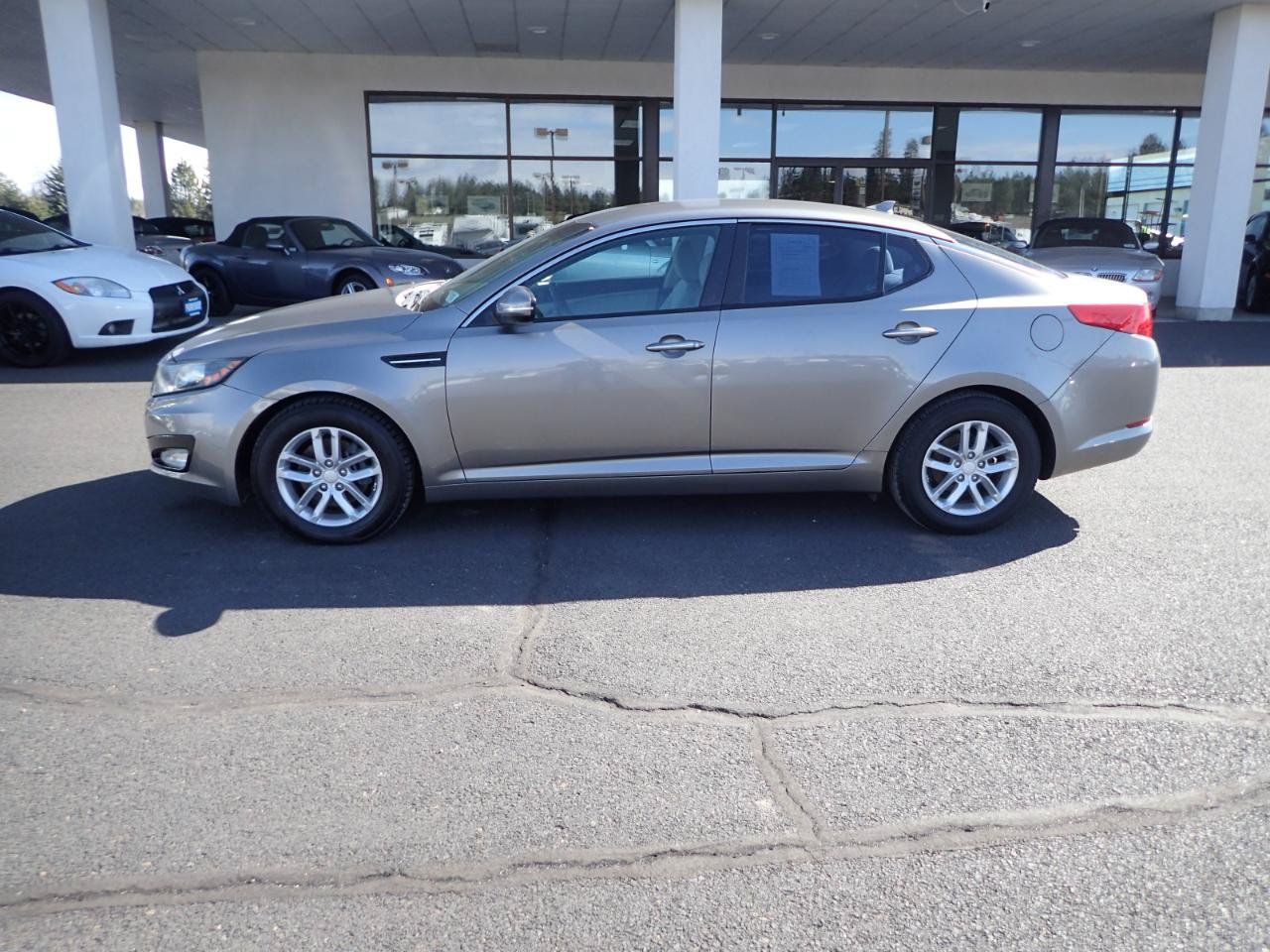Used 2013 Kia Optima LX FWD image 2