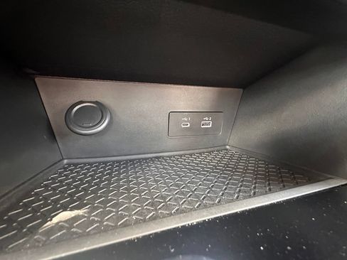 Certified 2025 Nissan Pathfinder SV w/ SV Premium Package FWD image 30