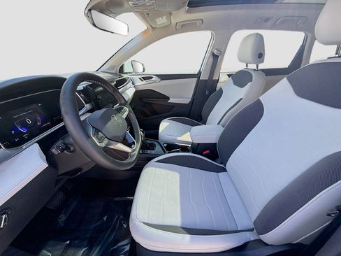 Used 2025 Volkswagen Taos SE image 20