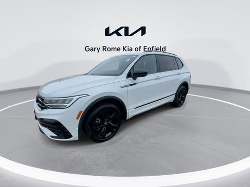 Used 2023 Volkswagen Tiguan SE R-Line image 4