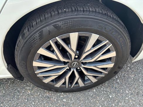 Used 2025 Nissan Altima 2.5 SV FWD image 30