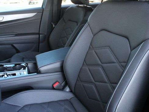 Used 2025 Volkswagen Atlas Cross Sport SE image 5