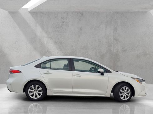 Used 2024 Toyota Corolla LE image 3