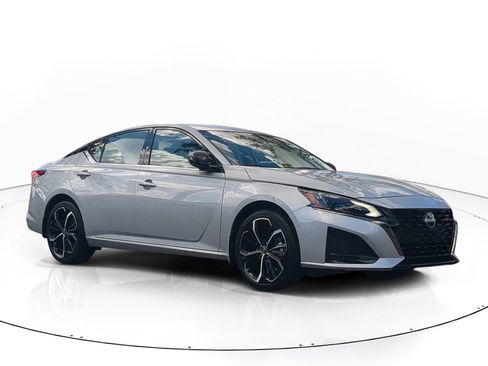 New 2025 Nissan Altima 2.5 SR image 2