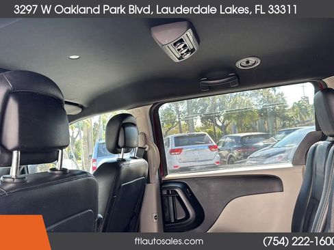 Used 2018 Dodge Grand Caravan SXT FWD image 19
