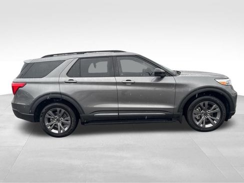 Certified 2022 Ford Explorer XLT w/ Equipment Group 202A image 7