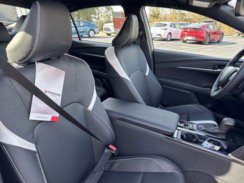 New 2025 Toyota Camry SE w/ Convenience Package FWD image 32