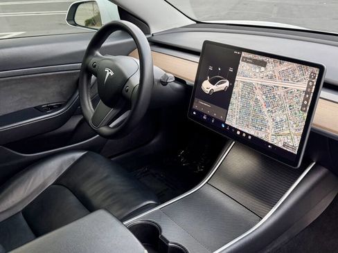 Used 2020 Tesla Model 3 Standard Range Plus image 17