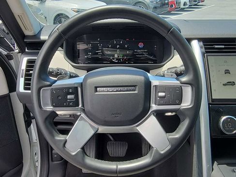 Used 2025 Land Rover Discovery S AWD/4WD image 20