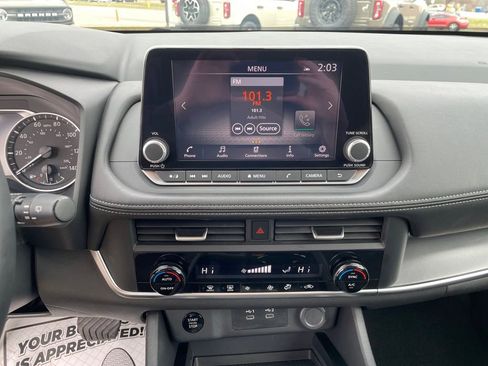 Used 2025 Nissan Rogue SV image 17