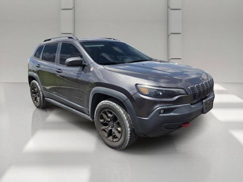 Used 2019 Jeep Cherokee Trailhawk AWD/4WD image 3