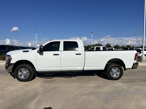 Used 2024 RAM 2500 Tradesman w/ Chrome Appearance Group AWD/4WD image 6