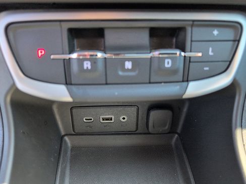 Used 2024 GMC Terrain SLE image 26