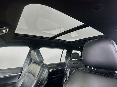 Used 2024 Jeep Grand Cherokee L Limited w/ Black Appearance Package image 22