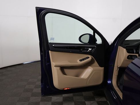 Used 2022 Porsche Macan image 18