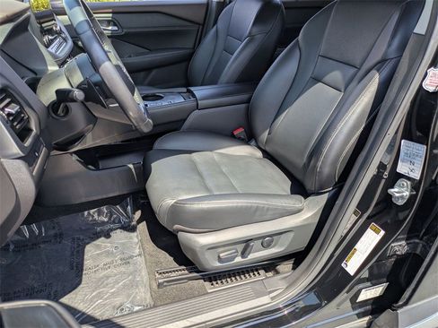 Used 2023 Nissan Rogue SL w/ SL Premium Package image 16