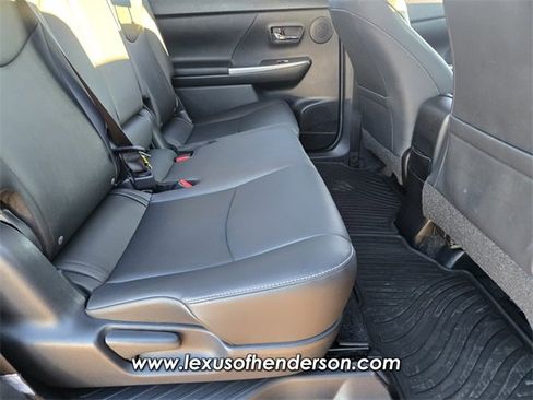 Used 2017 Toyota Prius V Five image 15