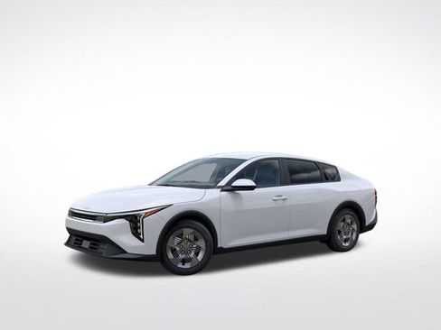 New 2026 Kia K4 LX image 3