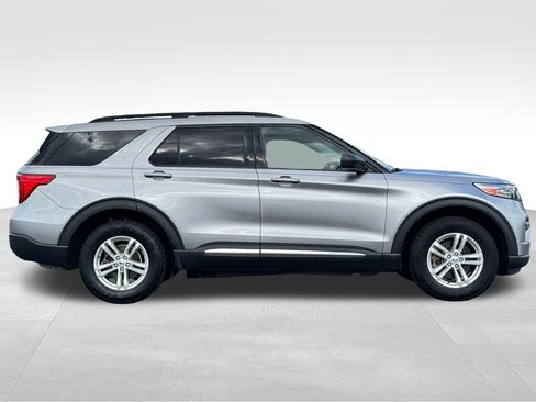 Used 2023 Ford Explorer XLT w/ Equipment Group 202A AWD/4WD image 8