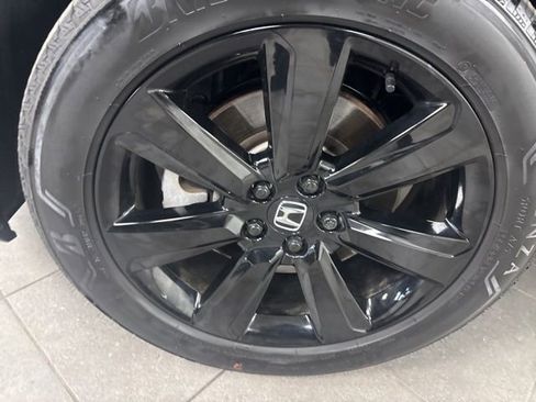 Used 2025 Honda Pilot Black Edition image 7