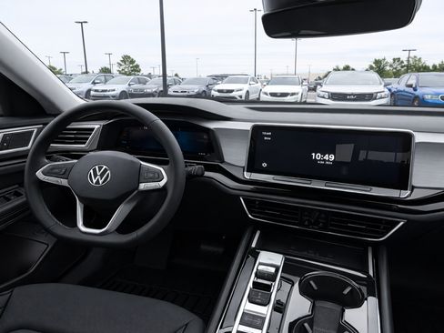 Used 2024 Volkswagen Atlas SEL AWD/4WD image 13