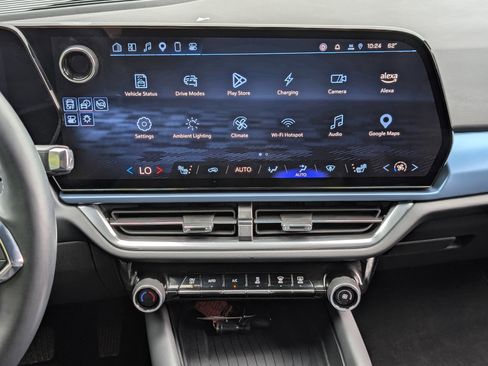 Used 2024 Chevrolet Equinox EV LT FWD image 25