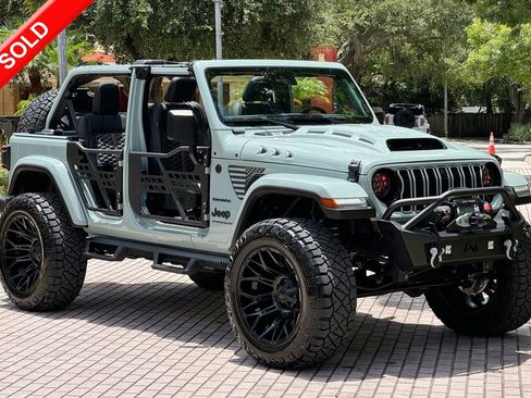Used 2024 Jeep Wrangler Unlimited Sahara w/ Technology Group AWD/4WD image 1