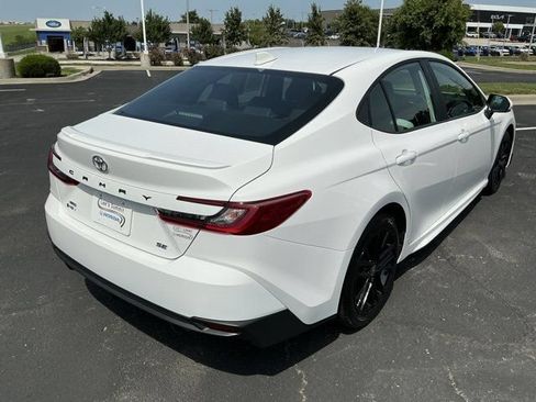Used 2025 Toyota Camry SE w/ Convenience Package AWD/4WD image 4