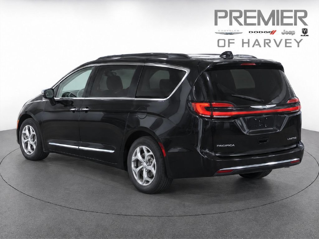 Used 2023 Chrysler Pacifica Limited FWD image 4